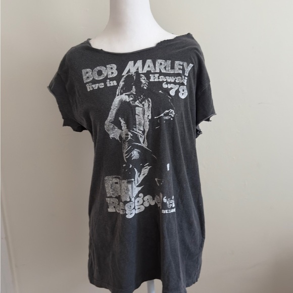 Tops - Bob Marley 1979 Graphic T-Shirt. Size Medium $25